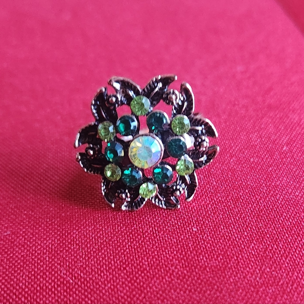 Vintage Elegant Floral Green Crystal Ring